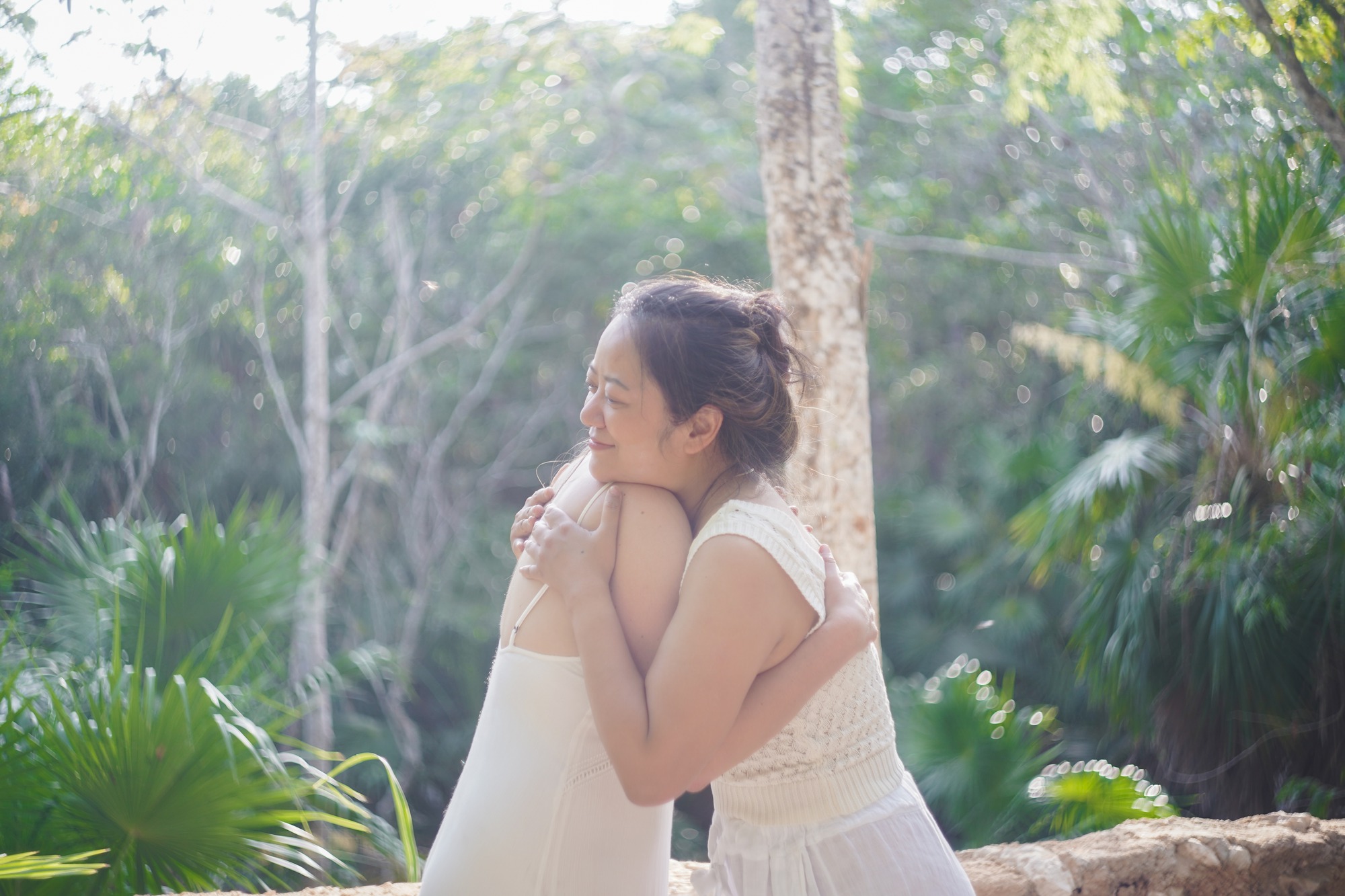 Retreat guests embracing, Riviera Maya